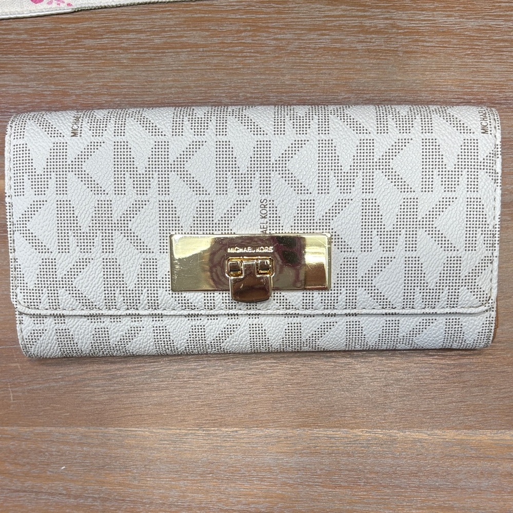 Michael Kors White and Gold Logo Wallet